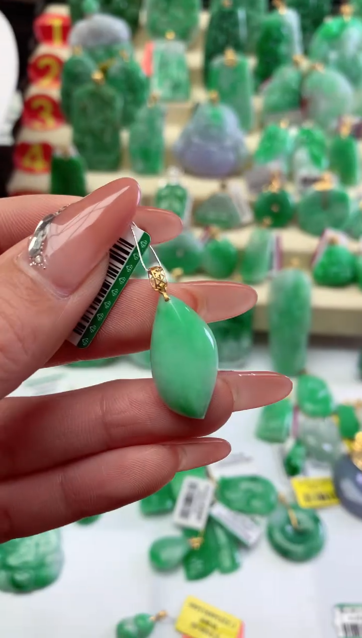 【闪购商品】翡翠颈饰18K金镶嵌挂件