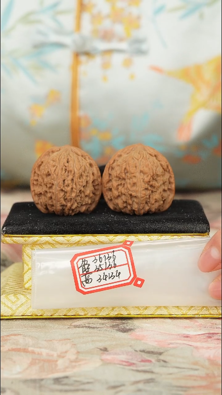 【闪购商品】文玩核桃把件密纹