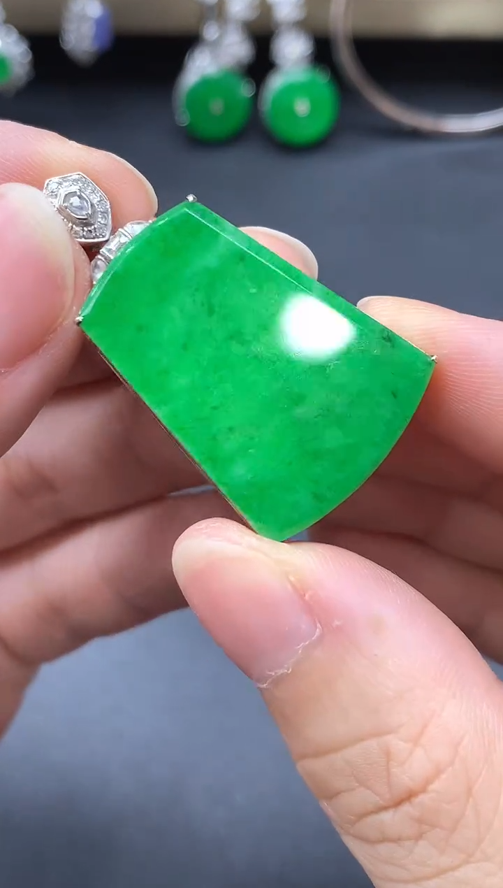 颈饰18K金镶嵌翡翠214-中国好珍宝