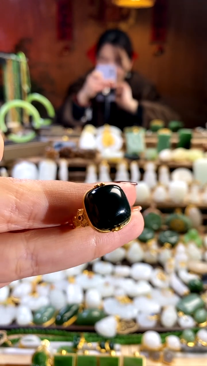 【闪购商品】和田玉戒指银S925镶嵌。