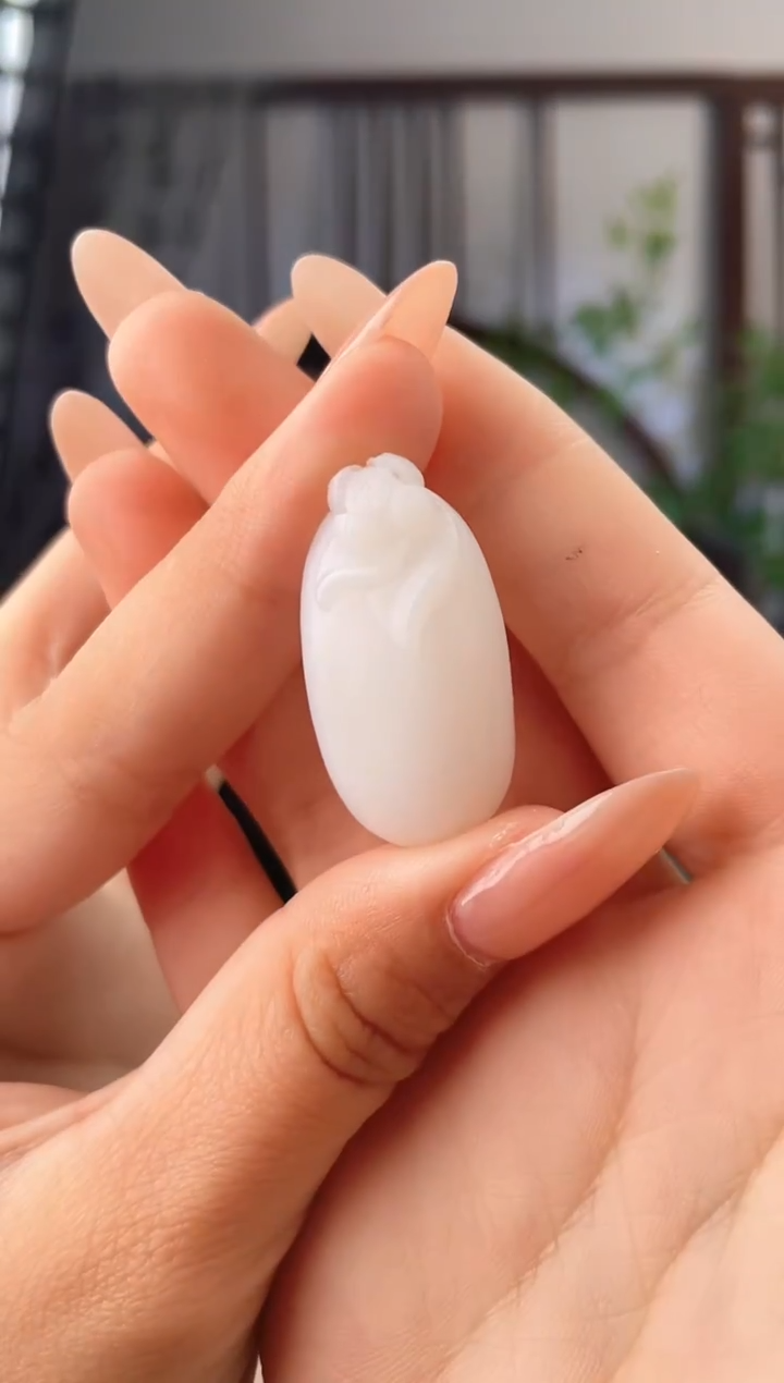 颈饰未镶嵌和田玉花牌 多样性发其一