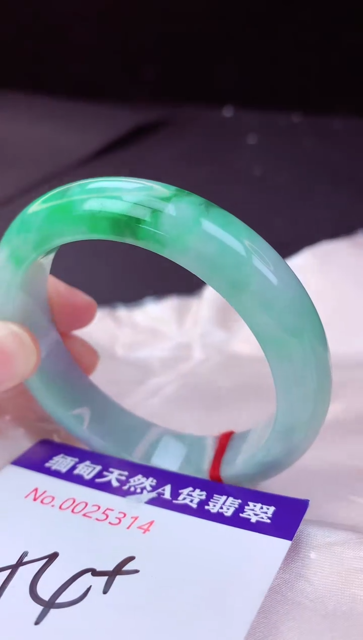 翡翠手镯未镶嵌54+             
