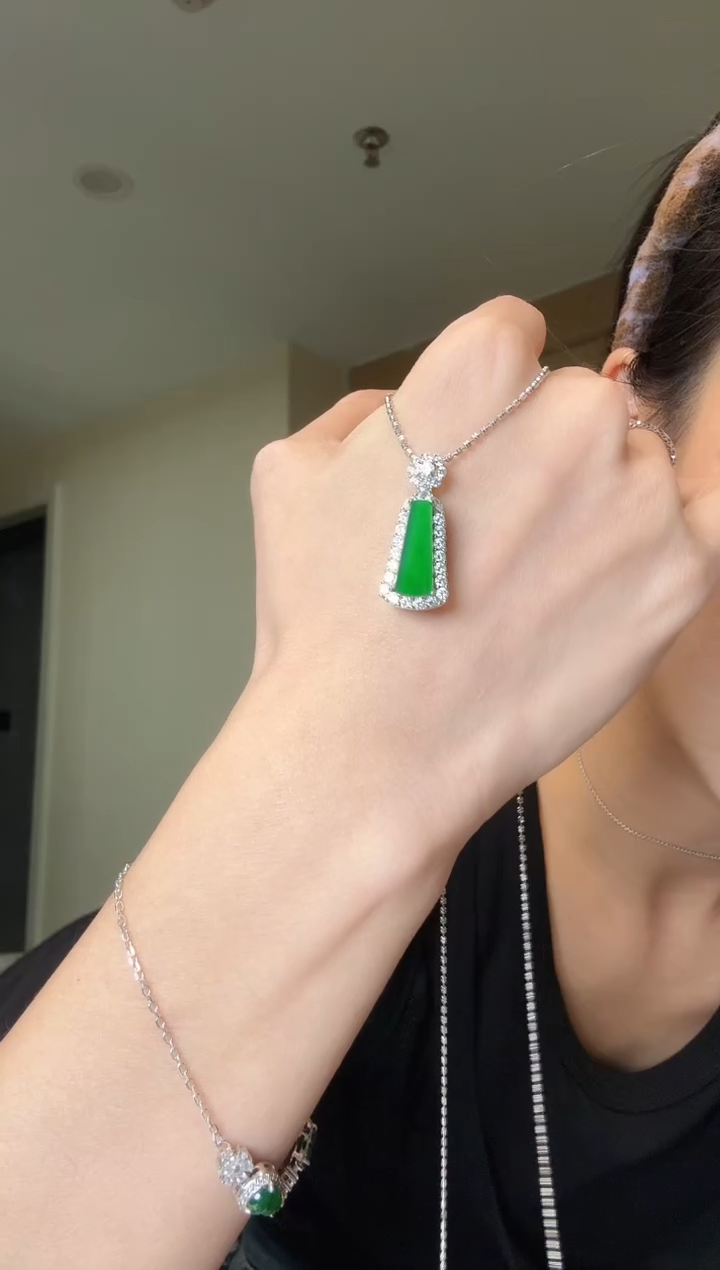 【闪购商品】翡翠吊坠(不含链)银S925镶嵌天然翡翠吊坠