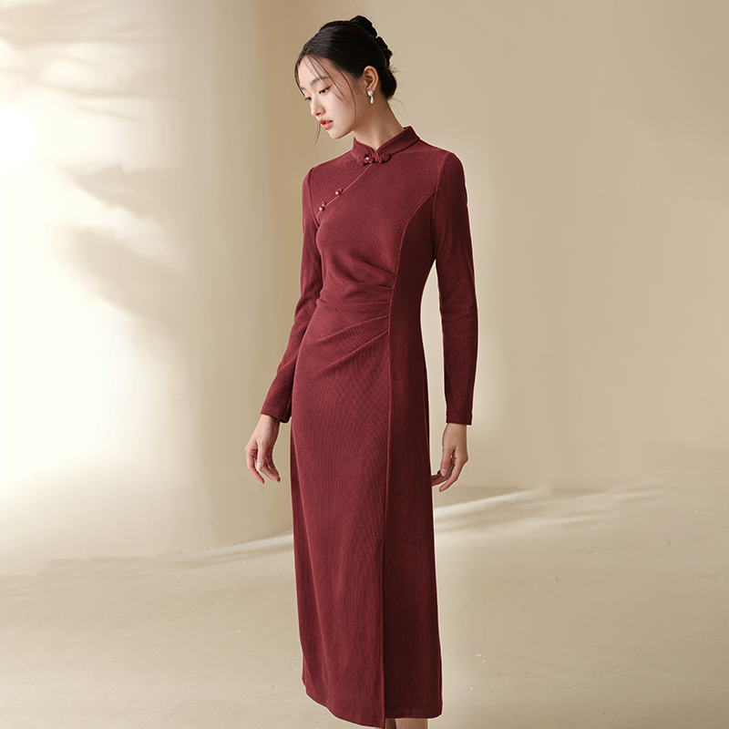 初蝉新中式连衣裙女25新款酒红色复古气质国风针织改良旗袍1201-N