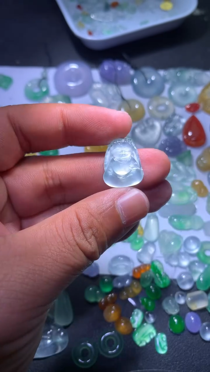 【闪购商品】翡翠颈饰未镶嵌宝宝佛