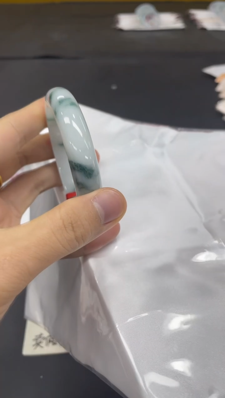 未镶嵌手镯翡翠一***暗翡翠手镯