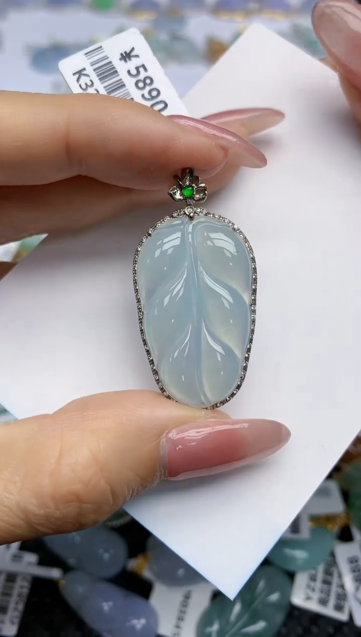 【闪购商品】翡翠挂件18K金镶嵌天然翡翠A货