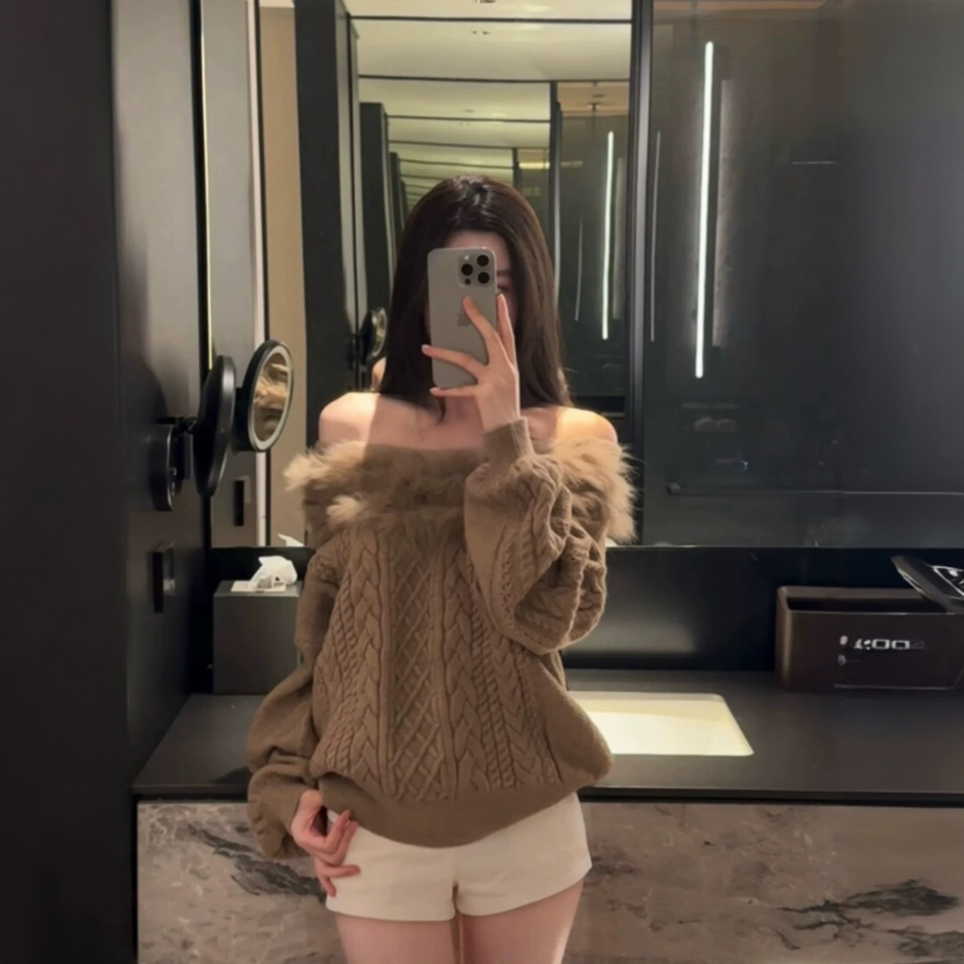 绝美一字肩毛毛领毛衣女2025秋冬新款韩系慵懒风氛围感纯欲针织衫