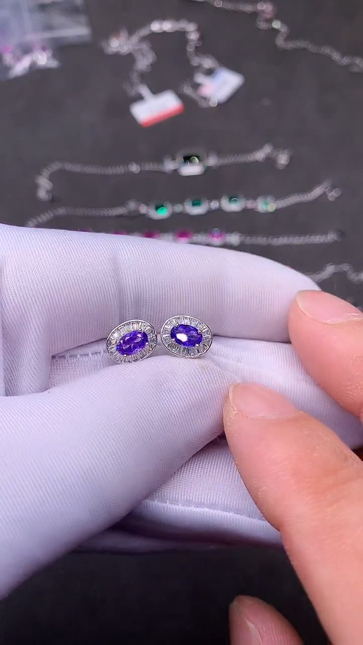 【闪购商品】彩色蓝宝石耳饰银S925镶嵌........