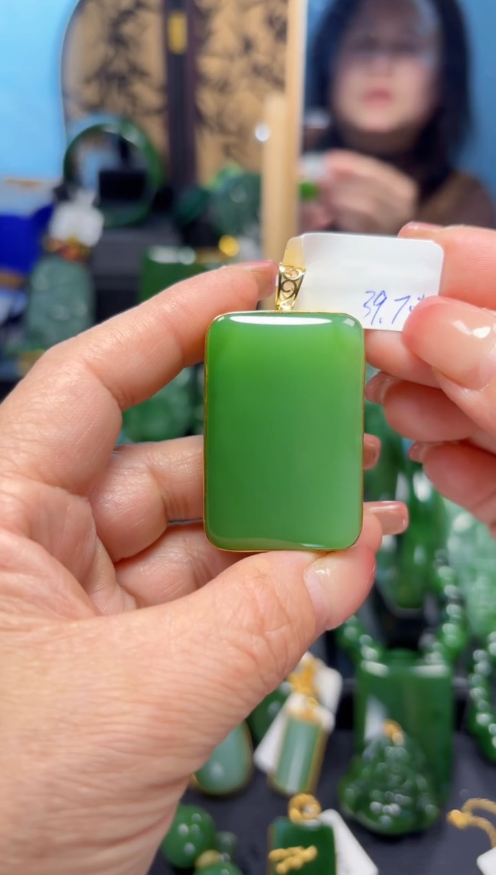 【闪购商品】和田玉（碧玉）吊坠(赠链)18K金镶嵌1