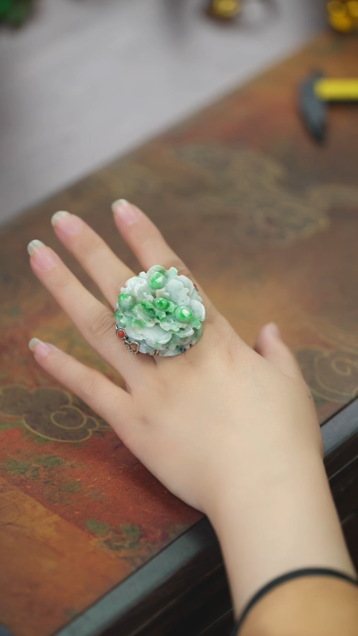 【闪购商品】翡翠挂件银S925镶嵌白底青千层花