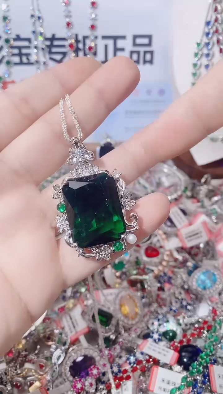 颈饰未镶嵌祖母绿  