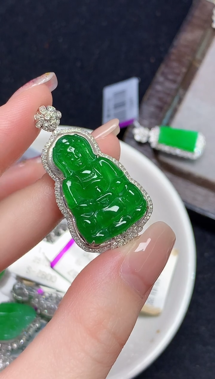 吊坠(不含链)18K金镶嵌翡翠多样性发其一