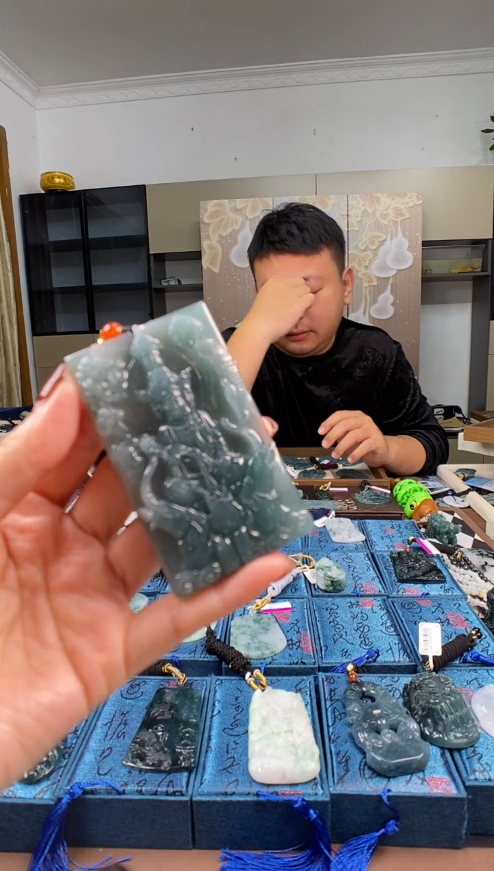 颈饰未镶嵌翡翠 多样性发其一