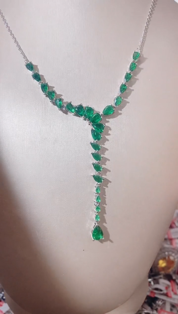 颈饰未镶嵌祖母绿  