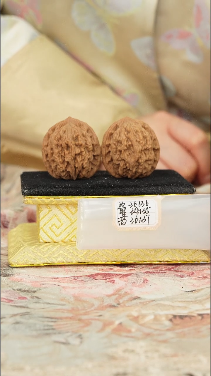 【闪购商品】文玩核桃把件麦穗虎头