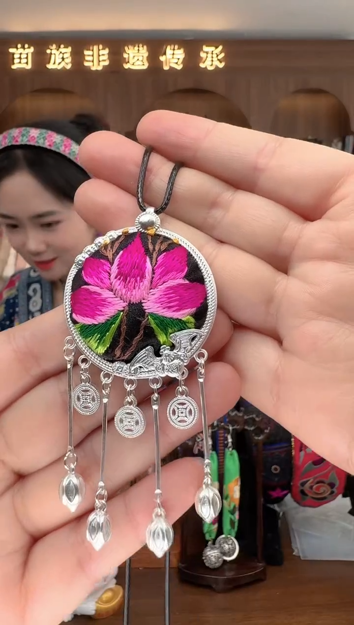 【闪购商品】织绣扶光苗绣传承18