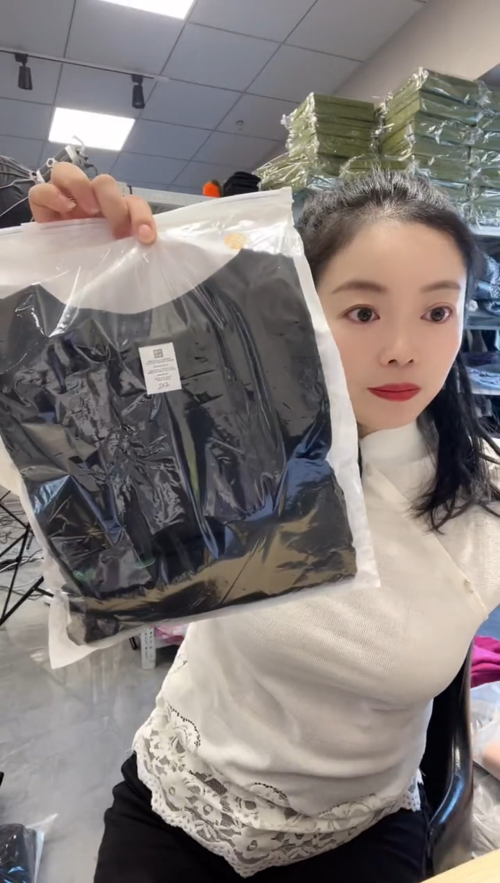 【闪购商品】微笑黑色4XL微笑黑色4XL