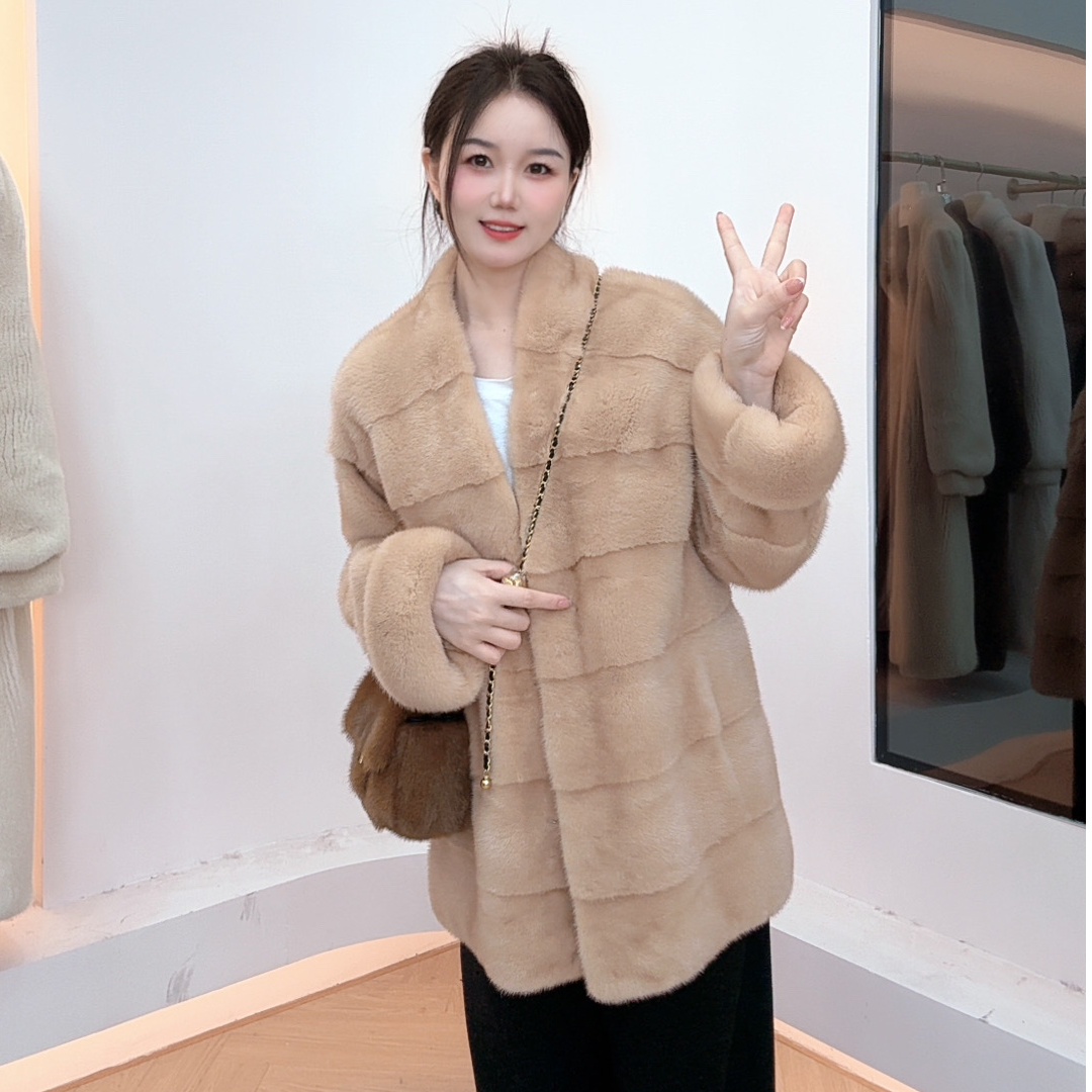 【MAIGE】2025年轻奢V领袖条纹进口天鹅绒级水貂