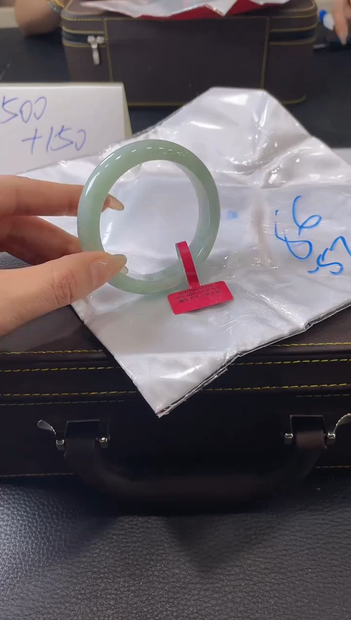 【闪购商品】翡翠手镯未镶嵌手镯