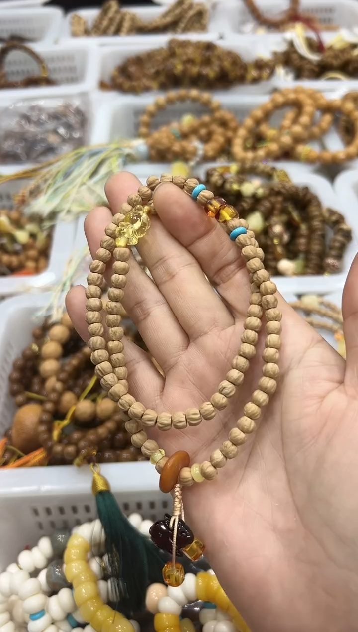 蜜蜡吊坠(赠链)未镶嵌 白香子卡5mm左右 多圈叠戴 脖挂