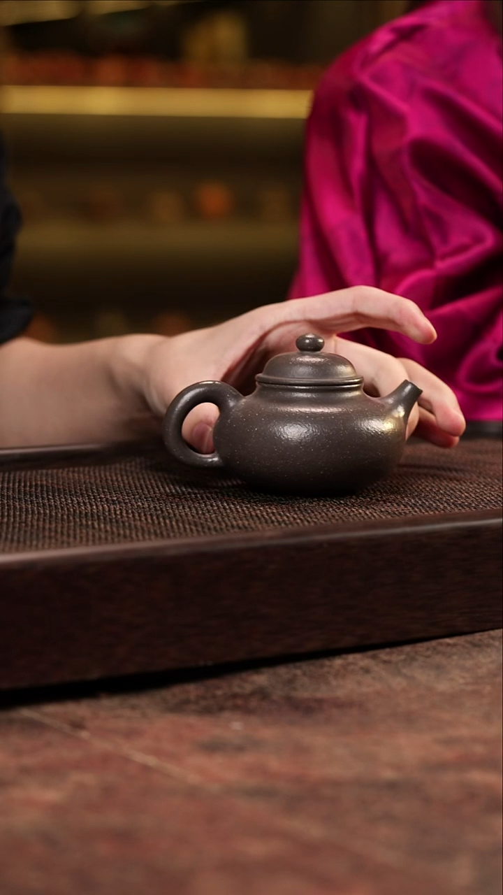 宜兴紫砂古天青容天