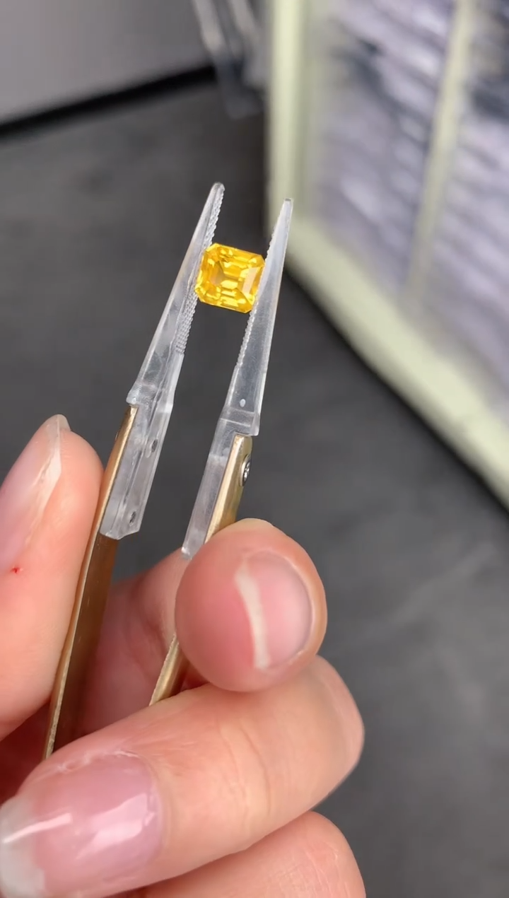 【闪购商品】彩色蓝宝石裸石未镶嵌2ct黄蓝宝