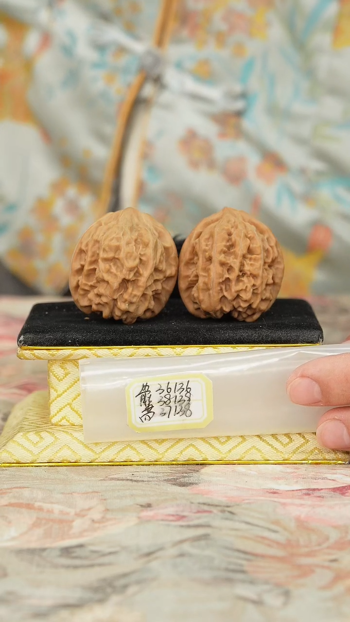 【闪购商品】文玩核桃把件马蹄