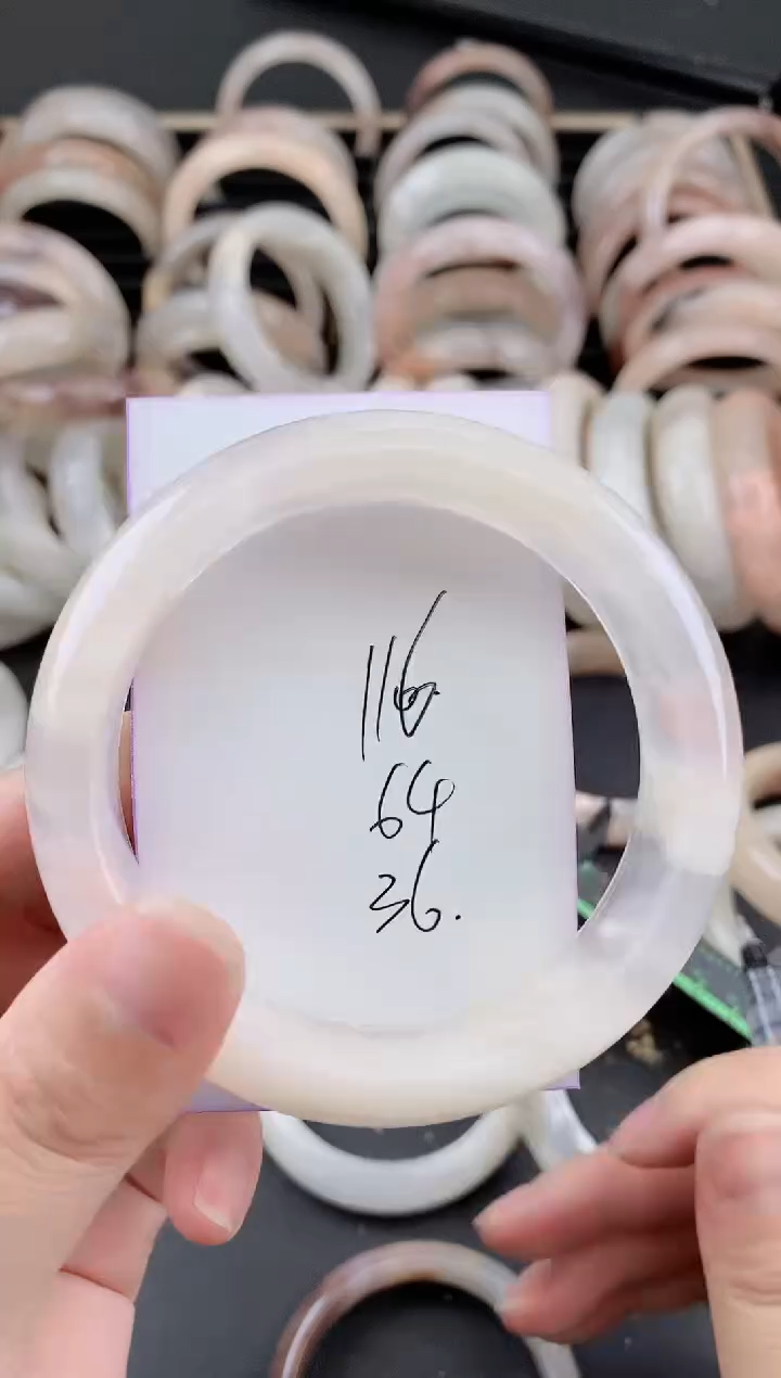 未镶嵌手镯石英质玉116