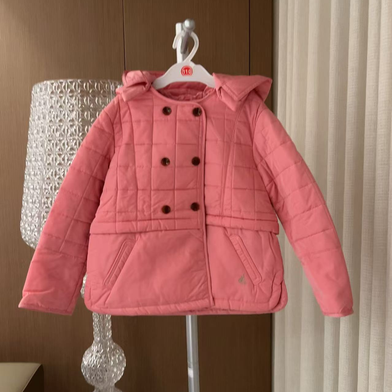 宾 粉色连帽棉服