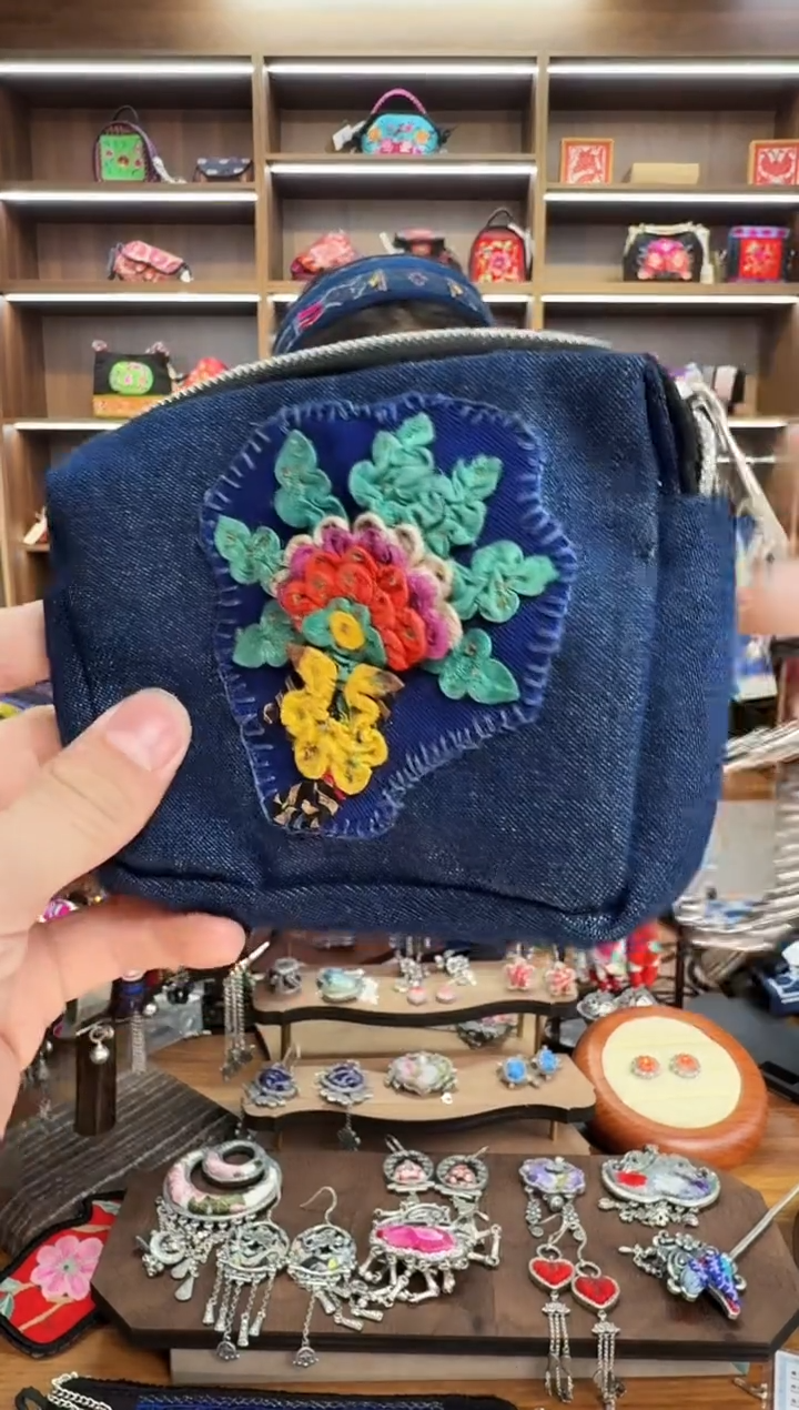 【闪购商品】织绣139蒙阿苏苗绣传承