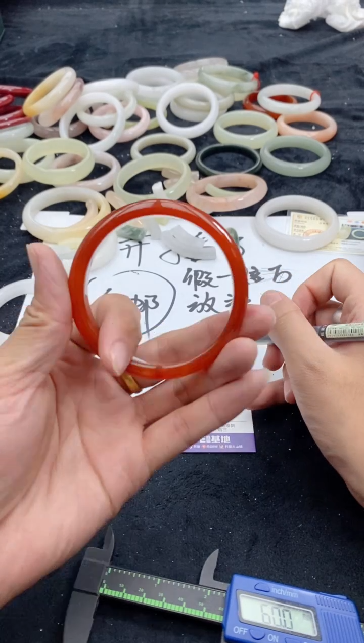 【闪购商品】石英质玉手镯未镶嵌39