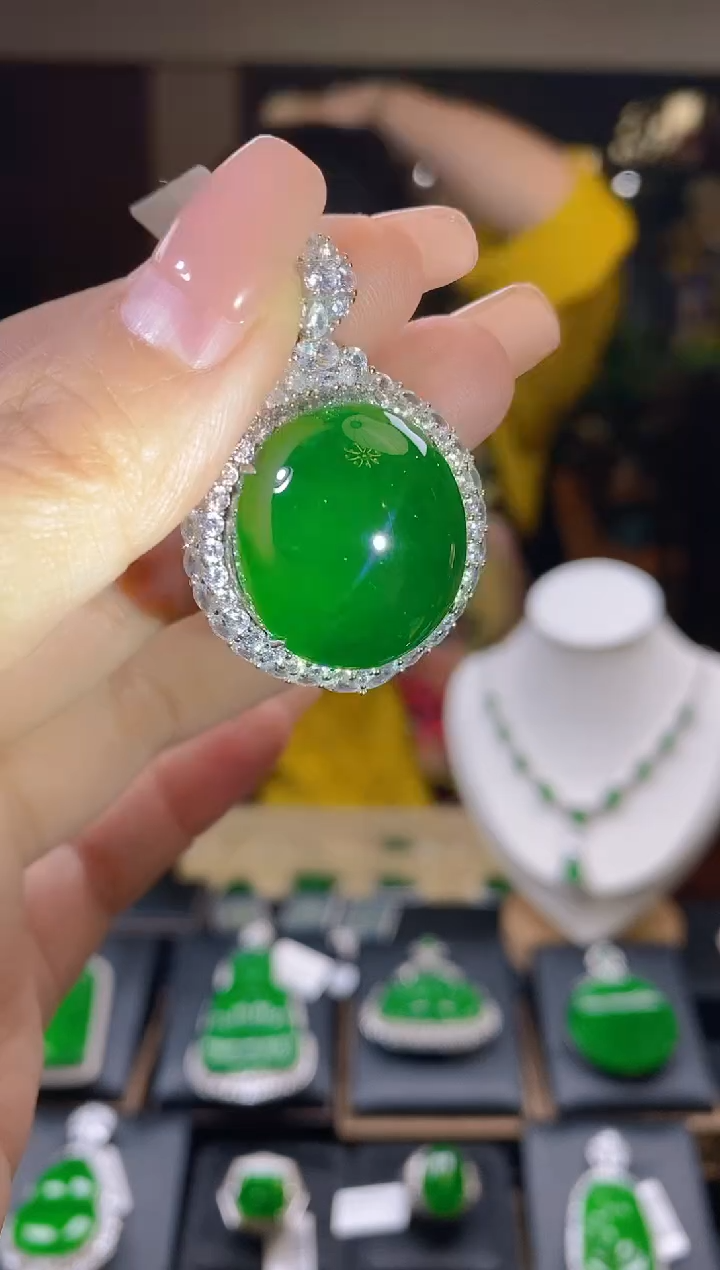 【闪购商品】翡翠吊坠(不含链)未镶嵌翡翠吊坠