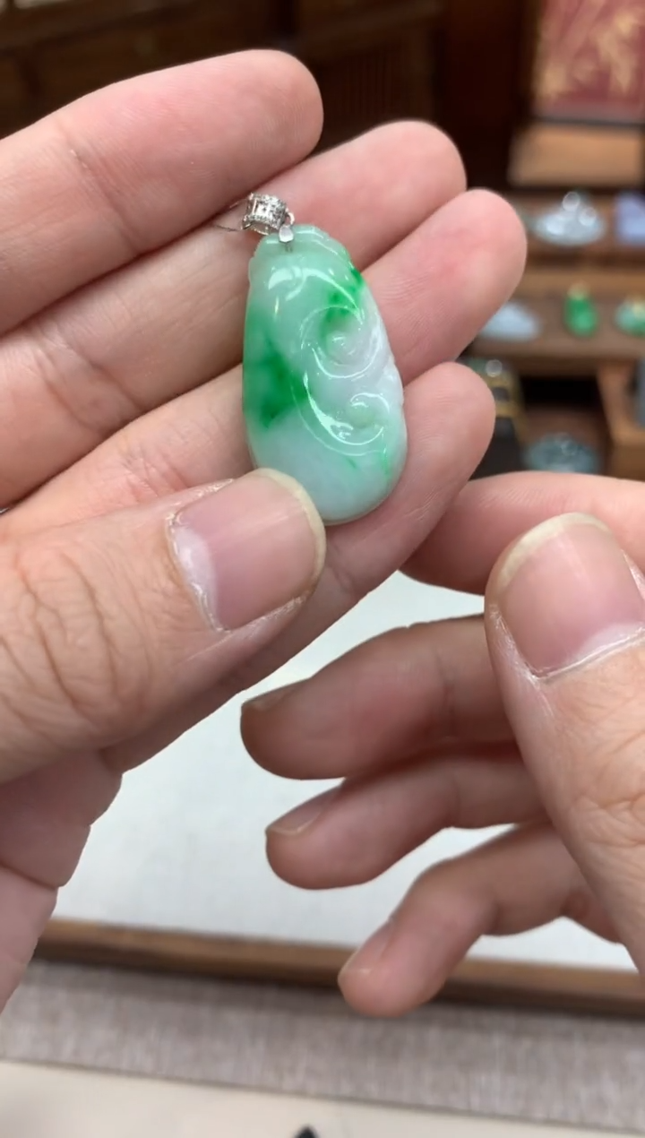 【闪购商品】翡翠吊坠(不含链)18K金镶嵌如意