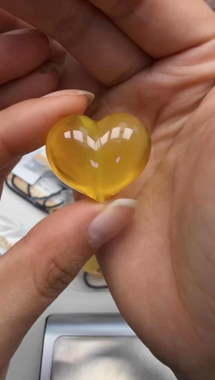 裸石琥珀未镶嵌如图