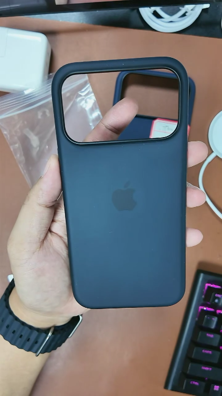 99新?****°17PM  黑色硅胶  微瑕