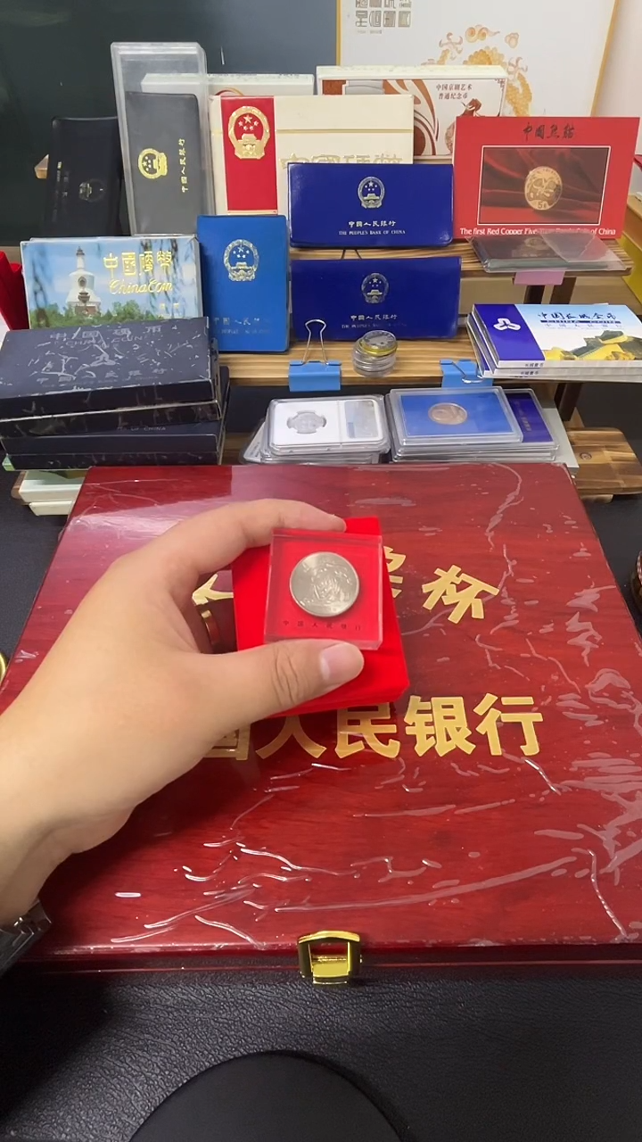 其他普通金属和平年水晶板