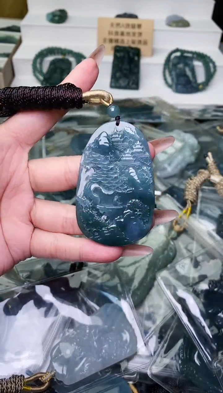 颈饰未镶嵌翡翠 