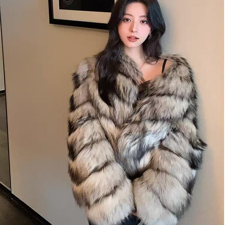 圣裘妃貉子毛皮毛一体短款2025冬季新款年轻款皮草外套女网红爆款