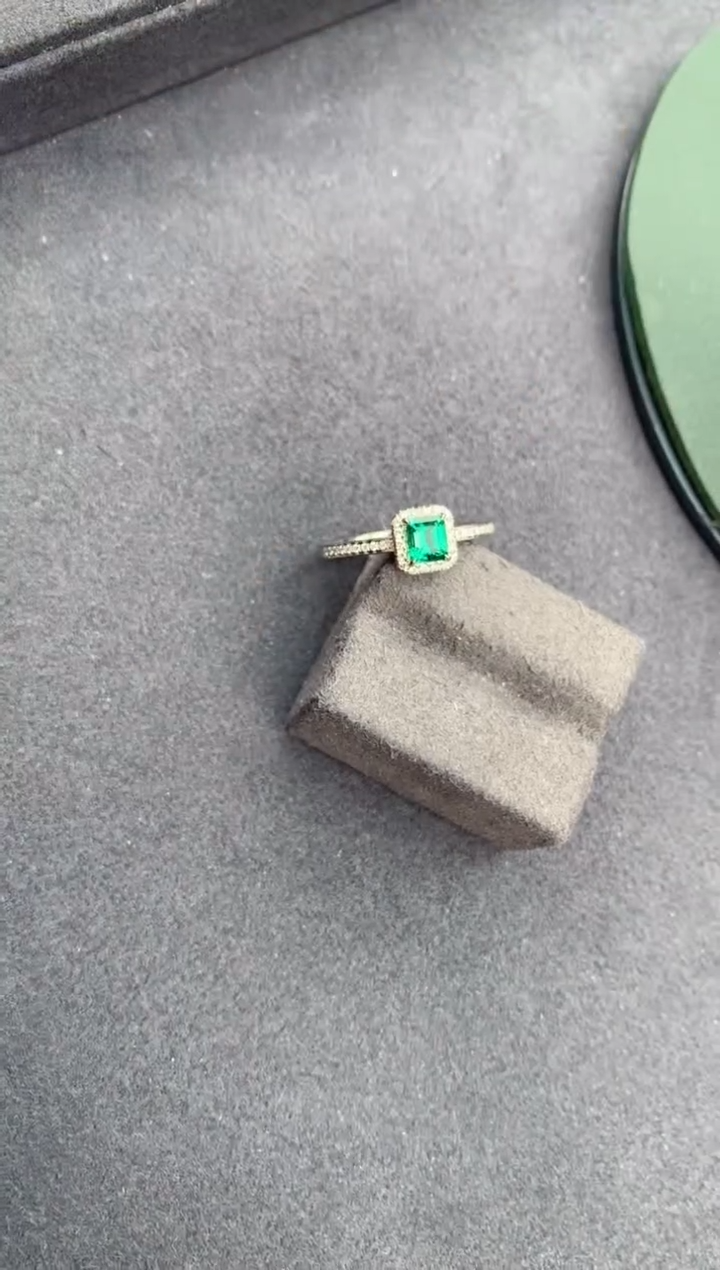 【闪购商品】祖母绿戒指18K金镶嵌35分祖母绿戒指