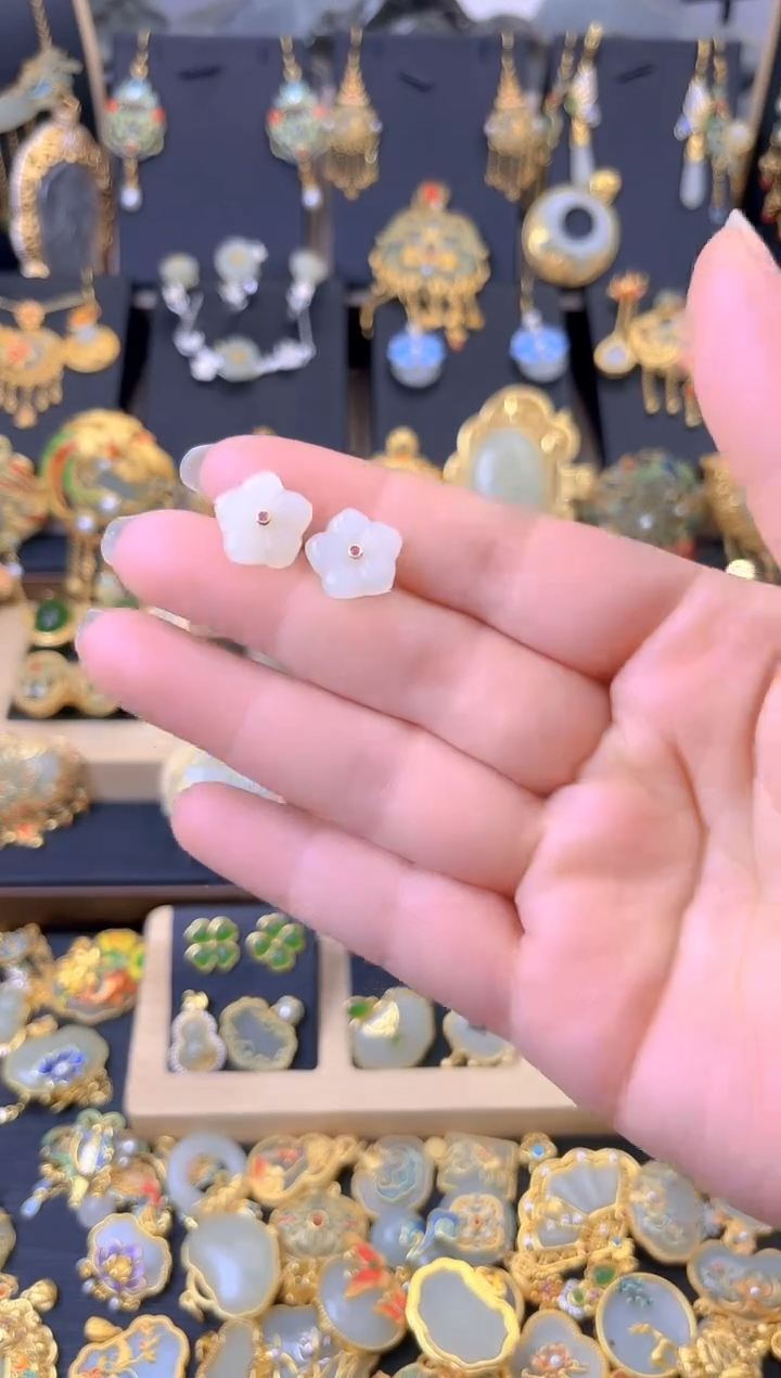 【闪购商品】和田玉耳坠银S925镀金镶嵌小花朵耳坠