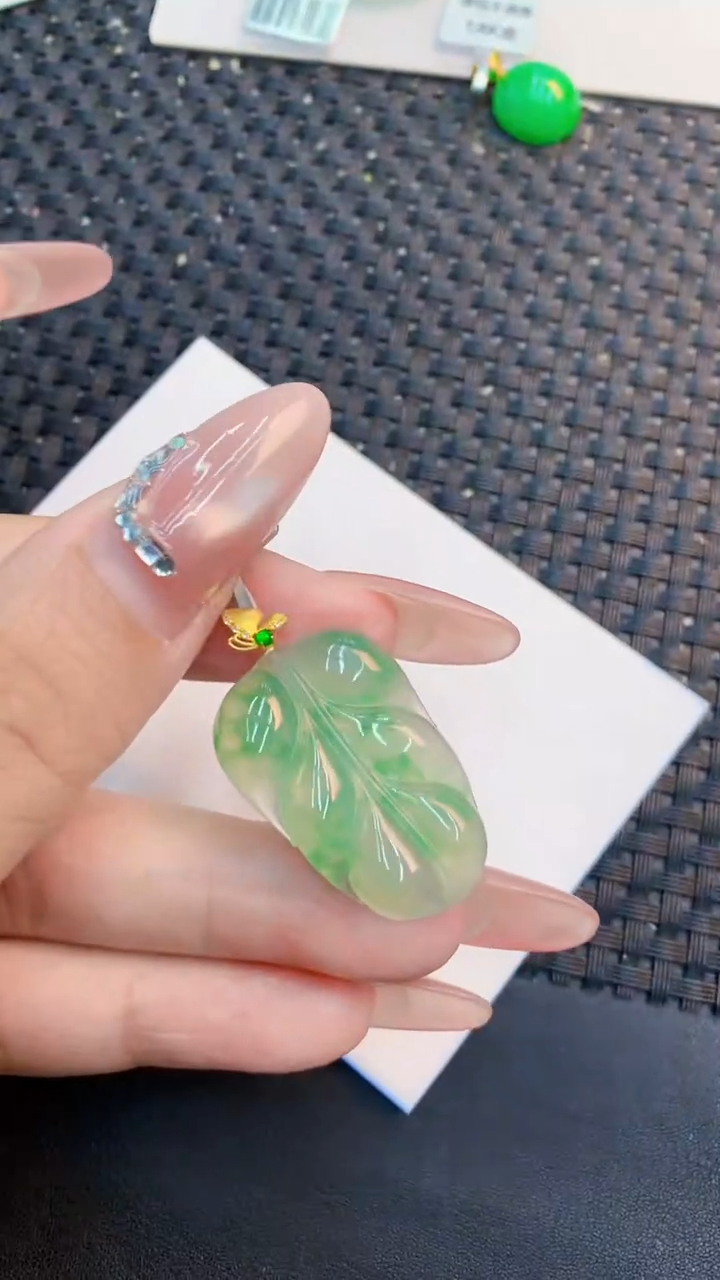 翡翠18K金镶嵌吊坠(不含链)1