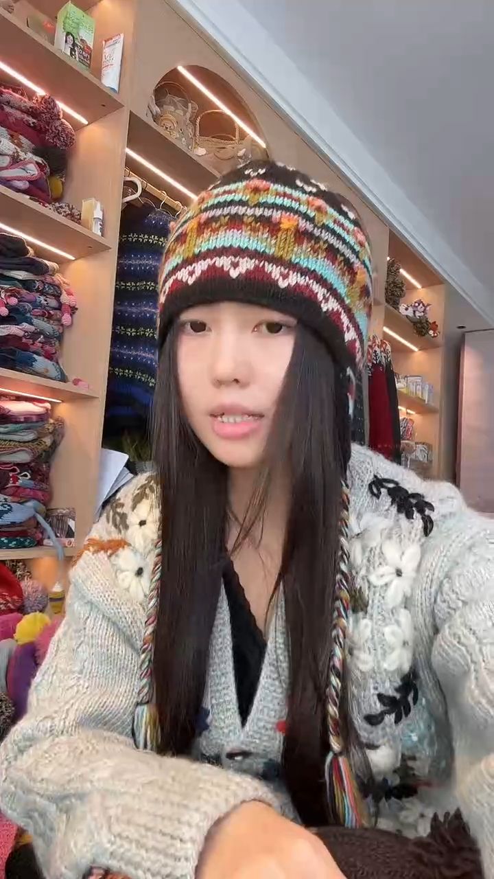 羊毛黑色仙人掌护耳帽