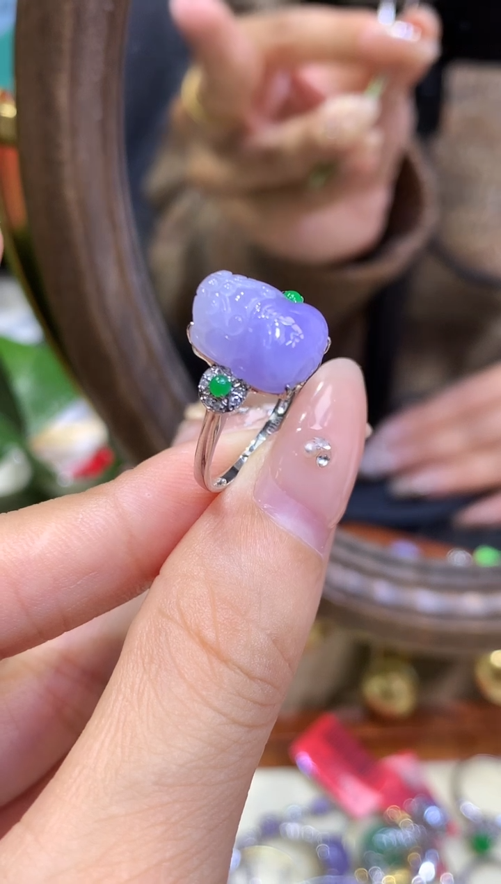 18K金镶嵌挂件翡翠貔貅戒指