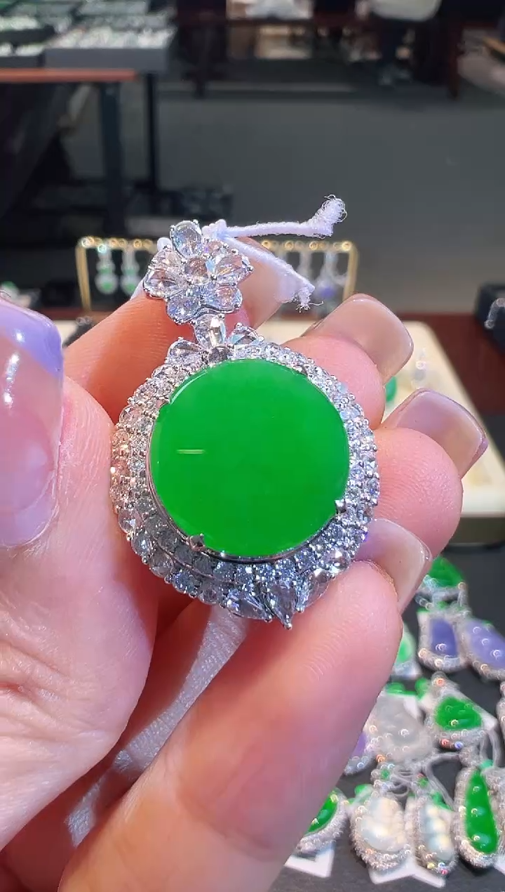 【闪购商品】翡翠吊坠(不含链)18K金镶嵌翡翠