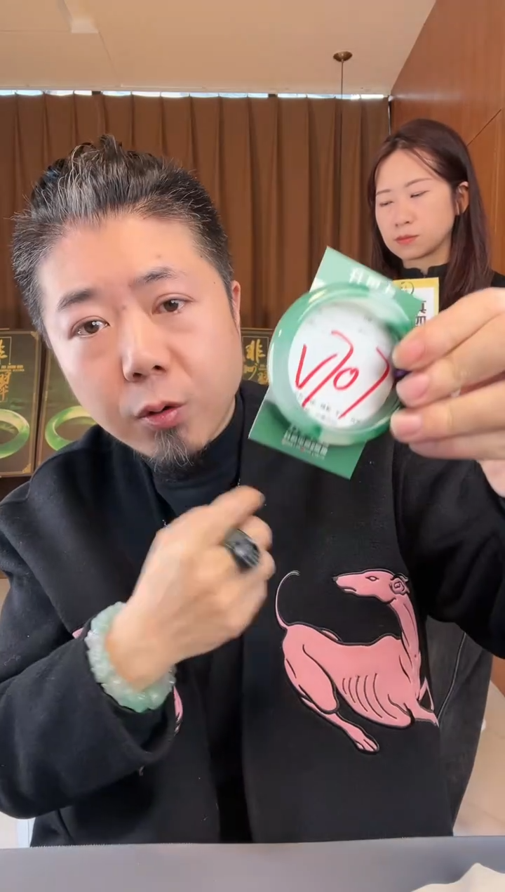 【闪购商品】石英质玉手镯未镶嵌非洲翠