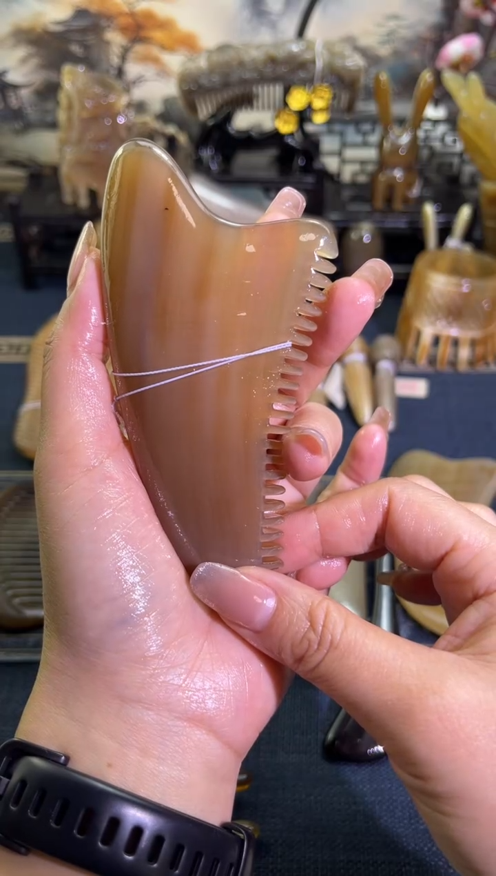 国内老白水脸梳刮板