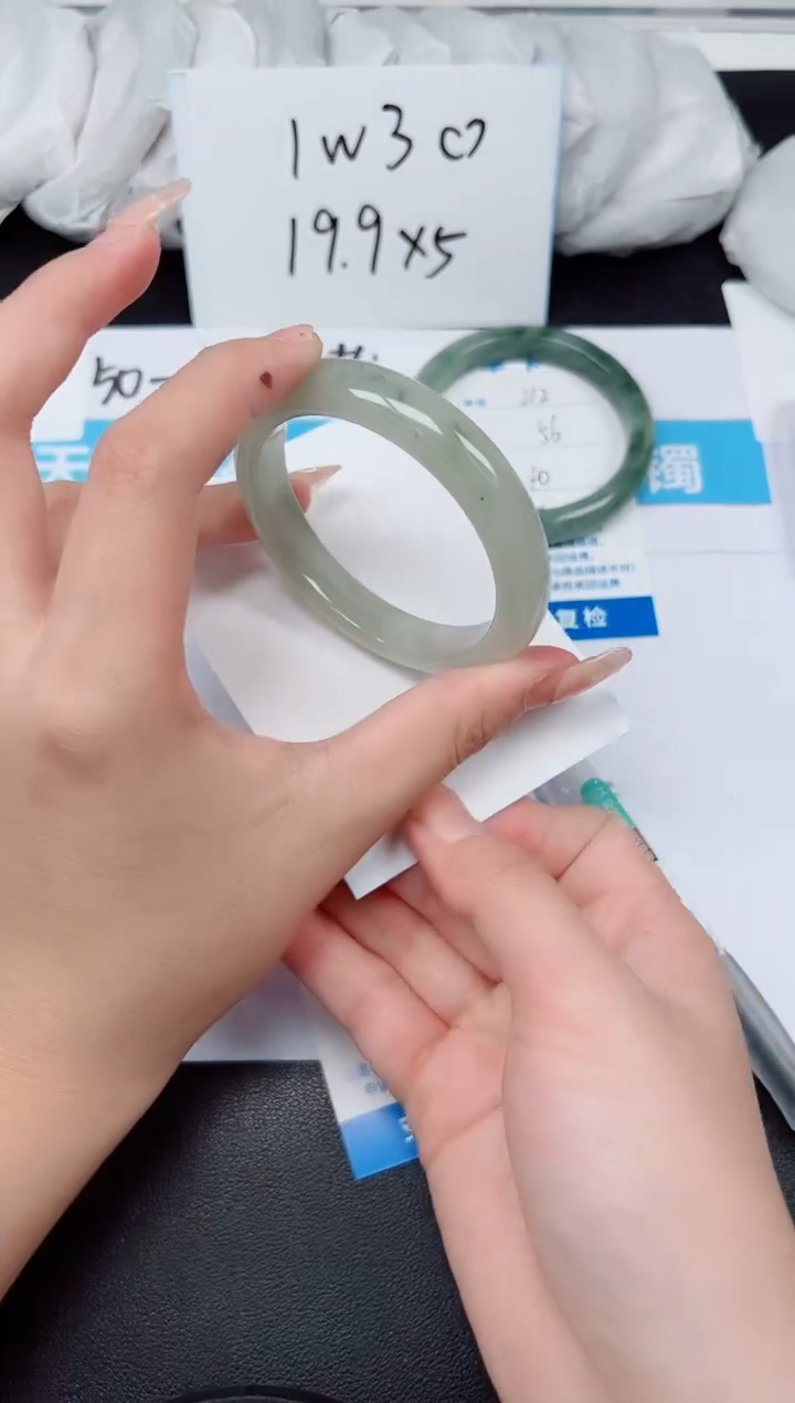 【闪购商品】石英质玉手镯未镶嵌G213-54.4