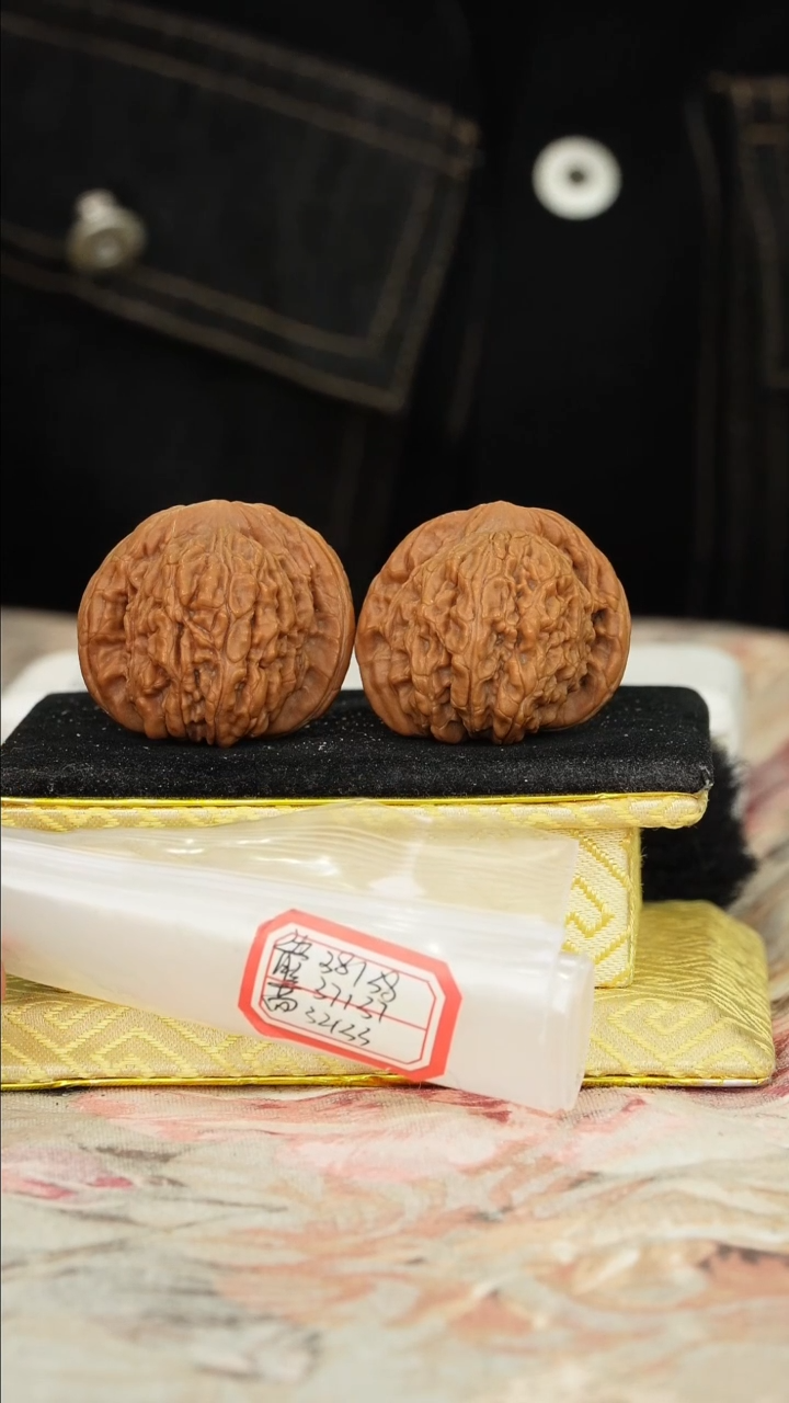 【闪购商品】文玩核桃把件一代楼