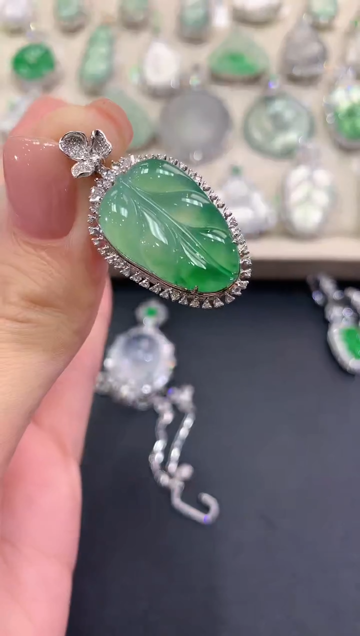 【闪购商品】翡翠吊坠(不含链)18K金镶嵌q74